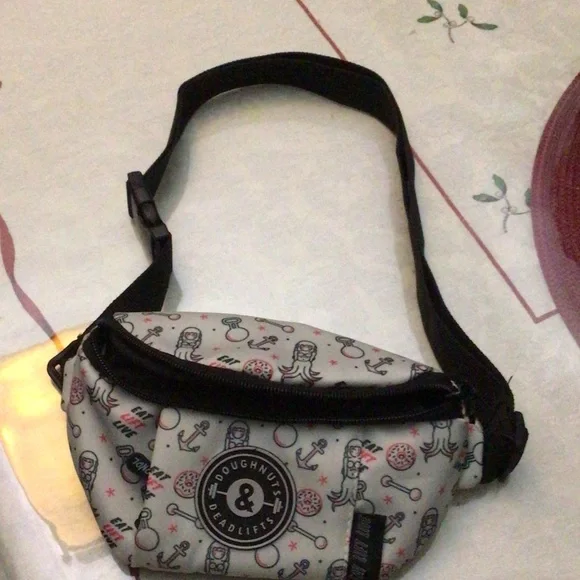 NWOT Cute Doughnut Fanny Pack - Picture 1 of 3